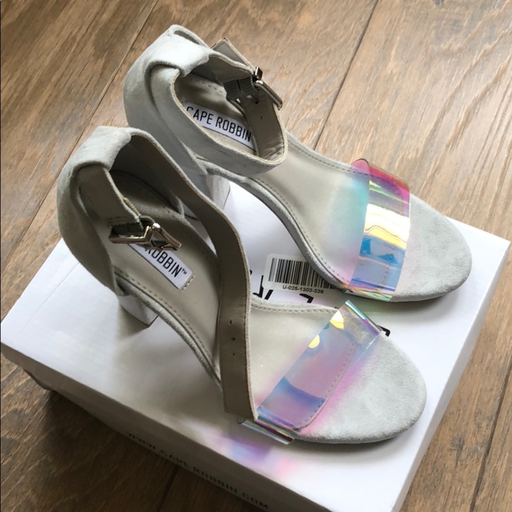 Cape Robin Iridescent Grey Heels NWT